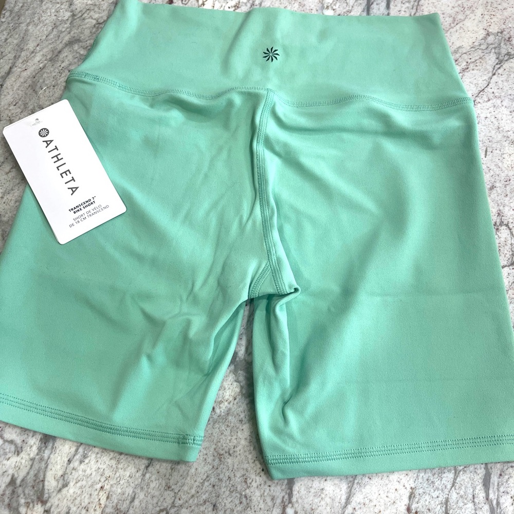 Athleta Transcend 7” bike shorts